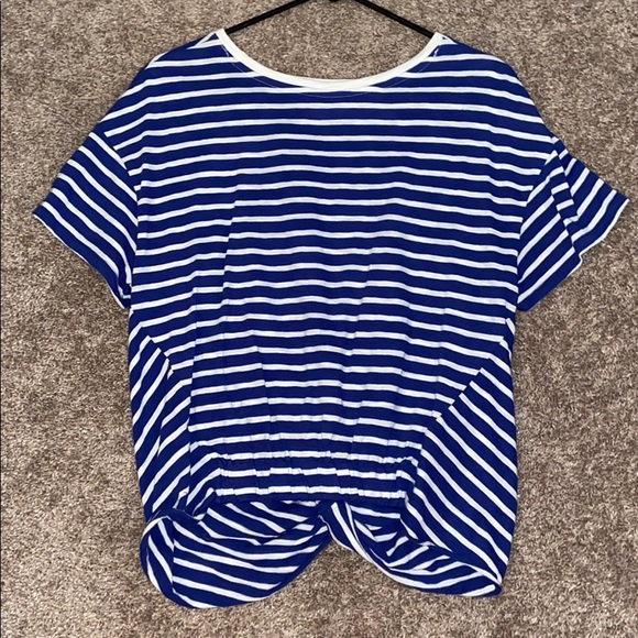 Top - Picture 2 of 2